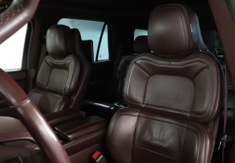 Подержанный автомобиль Lincoln Navigator 2018 года (17 фото)
