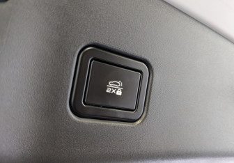 Подержанный автомобиль Changan UNI-V 2023 года (10 фото)