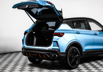 Подержанный автомобиль Geely Coolray 2023 года (17 фото)