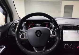 Подержанный автомобиль Renault Kaptur 2019 года (13 фото)