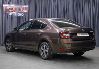 Подержанный автомобиль Skoda Octavia Liftback 2017 года (7 фото)