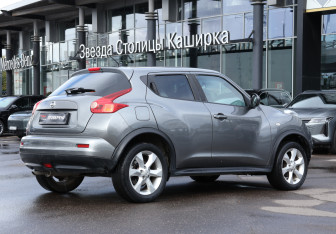 Подержанный автомобиль Nissan Juke 2011 года (6 фото)