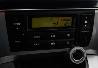 Подержанный автомобиль Hyundai Tucson 2006 года (14 фото)
