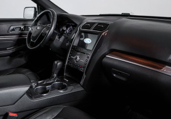 Подержанный автомобиль Ford Explorer 2018 года (9 фото)