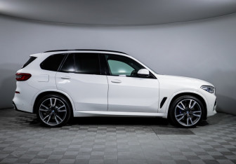 Подержанный автомобиль BMW X5 2019 года (4 фото)