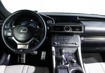 Подержанный автомобиль Lexus RC F 2016 года (12 фото)
