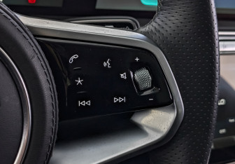 Подержанный автомобиль Hongqi E-HS9 2023 года (29 фото)