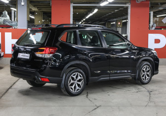 Подержанный автомобиль Subaru Forester Suv 2020 года (5 фото)