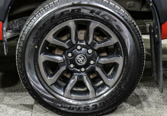 Подержанный автомобиль Toyota Hilux 2020 года (5 фото)