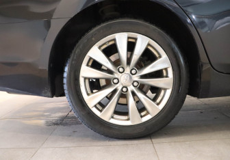 Подержанный автомобиль Infiniti Q70 2014 года (26 фото)