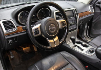 Подержанный автомобиль Jeep Grand Cherokee 2011 года (7 фото)