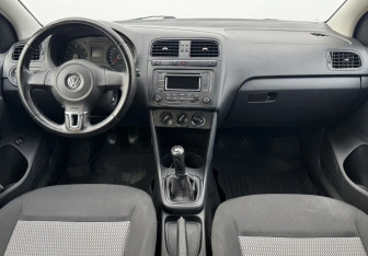 Подержанный автомобиль Volkswagen Polo Sedan 2012 года (9 фото)