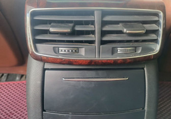Подержанный автомобиль Audi A8 2014 года (20 фото)