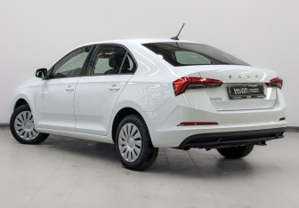 Подержанный автомобиль Skoda Rapid Liftback 2022 года (7 фото)