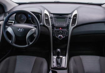 Подержанный автомобиль Hyundai i30 Hatchback 2015 года (13 фото)