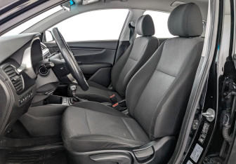 Подержанный автомобиль Kia Rio Hatchback 2021 года (19 фото)