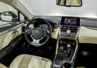 Подержанный автомобиль Lexus NX 2021 года (29 фото)