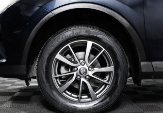 Подержанный автомобиль Toyota RAV4 2018 года (24 фото)