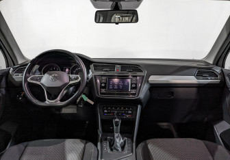 Подержанный автомобиль Volkswagen Tiguan 2021 года (13 фото)