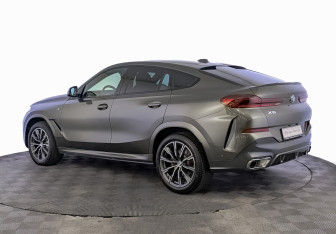 Подержанный автомобиль BMW X6 2023 года (7 фото)
