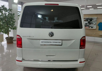 Подержанный автомобиль Volkswagen Caravelle 2018 года (6 фото)