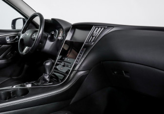 Подержанный автомобиль Infiniti Q50 2017 года (9 фото)