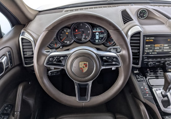 Подержанный автомобиль Porsche Cayenne 2014 года (22 фото)