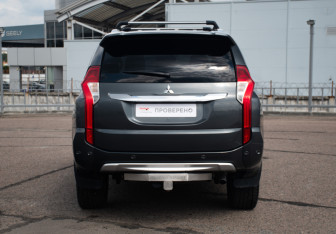 Подержанный автомобиль Mitsubishi Pajero Sport 2018 года (6 фото)