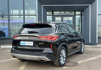 Подержанный автомобиль Infiniti QX50 2019 года (5 фото)
