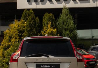 Подержанный автомобиль Volvo XC60 2012 года (21 фото)
