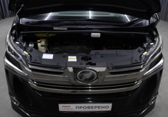 Подержанный автомобиль Toyota Vellfire 2016 года (9 фото)