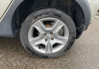 Подержанный автомобиль Renault Sandero 2015 года (12 фото)