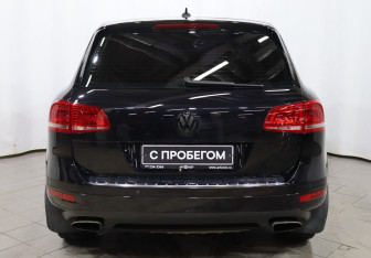 Подержанный автомобиль Volkswagen Touareg 2013 года (5 фото)