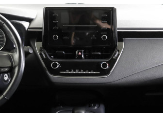 Подержанный автомобиль Toyota Corolla Sedan 2019 года (8 фото)