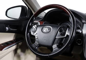 Подержанный автомобиль Toyota Camry Sedan 2012 года (13 фото)