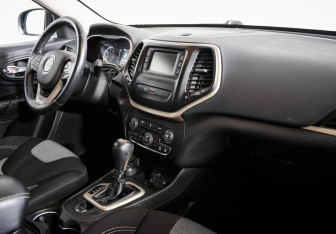 Подержанный автомобиль Jeep Cherokee 2014 года (9 фото)