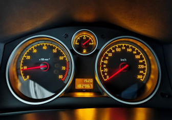 Подержанный автомобиль Opel Astra Wagon 2007 года (13 фото)