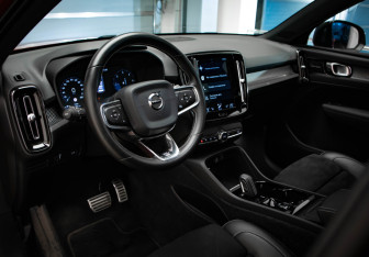 Подержанный автомобиль Volvo XC40 2019 года (7 фото)