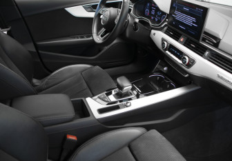 Подержанный автомобиль Audi A4 Sedan 2021 года (28 фото)
