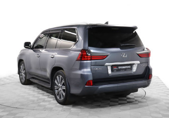 Подержанный автомобиль Lexus LX 2016 года (7 фото)