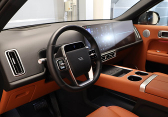 Подержанный автомобиль LiXiang L9 2024 года (7 фото)