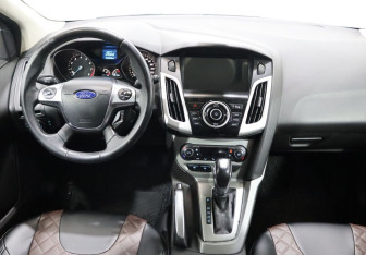Подержанный автомобиль Ford Focus Hatchback 2013 года (13 фото)