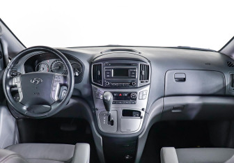 Подержанный автомобиль Hyundai Grand Starex 2018 года (10 фото)