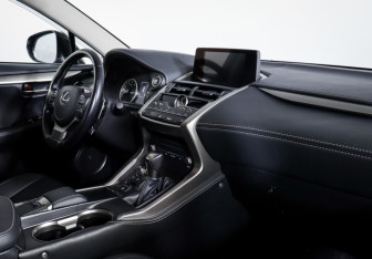 Подержанный автомобиль Lexus NX 2021 года (9 фото)
