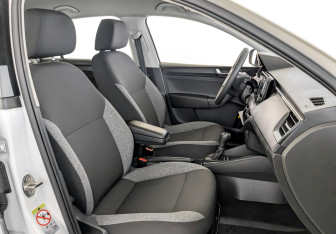 Подержанный автомобиль Skoda Rapid Liftback 2021 года (23 фото)