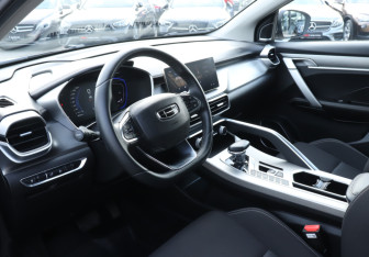 Подержанный автомобиль Geely Coolray 2023 года (13 фото)