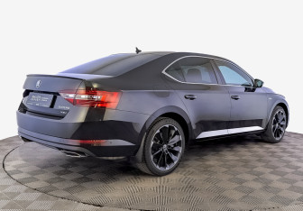 Подержанный автомобиль Skoda Superb Liftback 2016 года (5 фото)