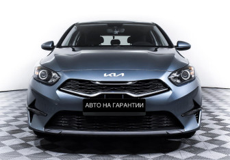 Подержанный автомобиль Kia Ceed Hatchback 2022 года (2 фото)