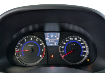 Подержанный автомобиль Hyundai Solaris Sedan 2015 года (15 фото)