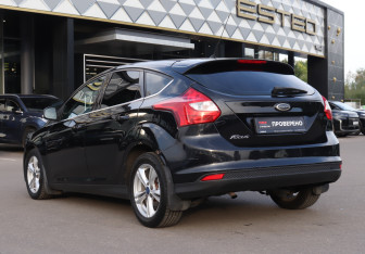 Подержанный автомобиль Ford Focus Hatchback 2013 года (7 фото)